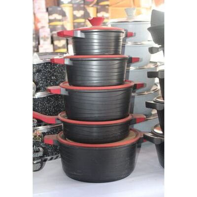 Black and red ribbed non-stick cookware set